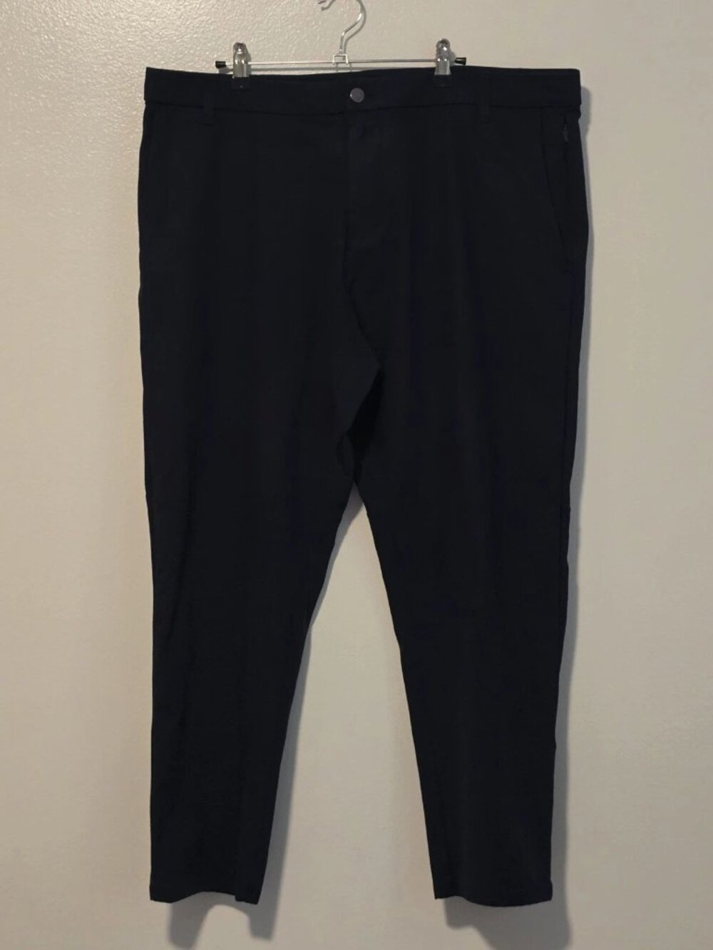 Lululemon Men's Navy Commision Dress Pants Regular Fit in Size 40